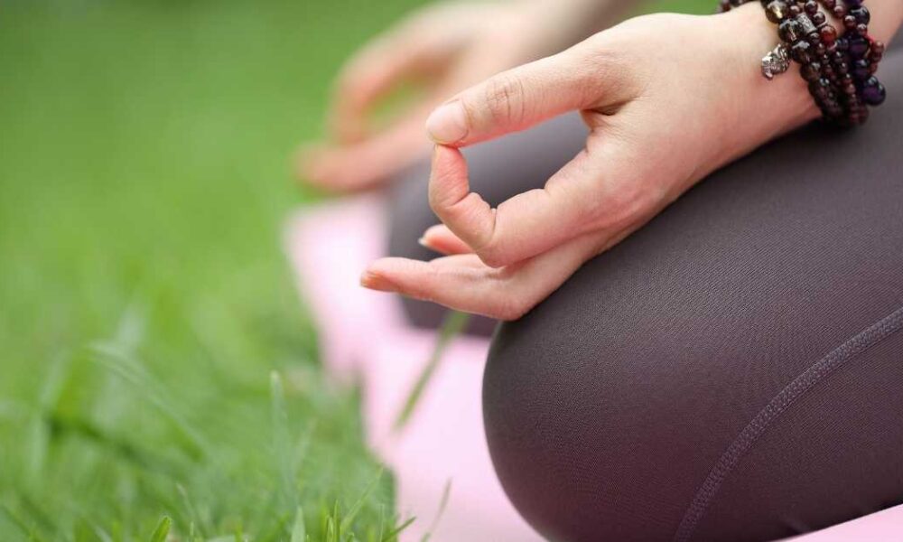 10 Powerful Yoga Mudras: Types and Health Benefits | Lifegram