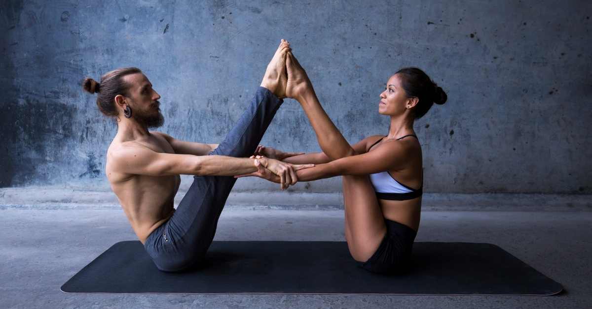 Trying some easy couple yoga poses #yoga #couplesyoga #fail | TikTok